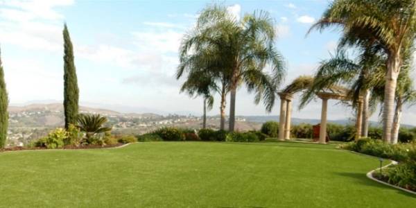 Artificial grass for outdoor landscaping