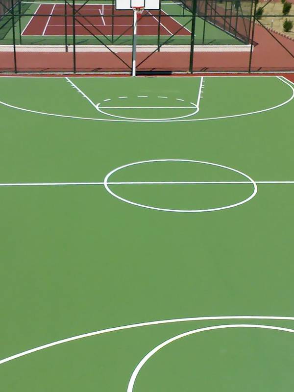 Basketball artificial turf in the school
