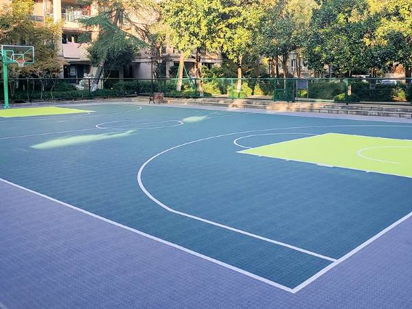 Interlocking sports flooring tiles used in basketball court in the park