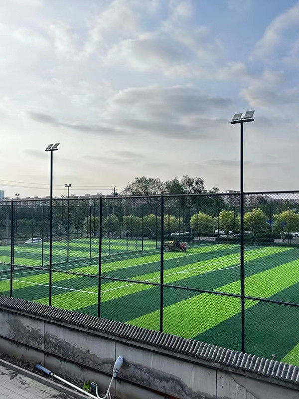 Protecting the school's sports field with sports field fencing