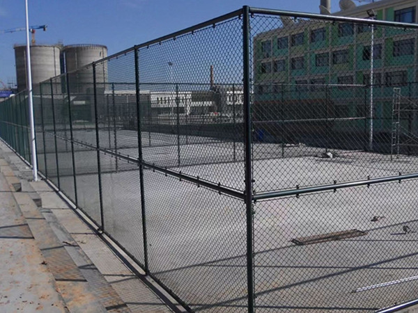 Assembled sports field fencing effect display