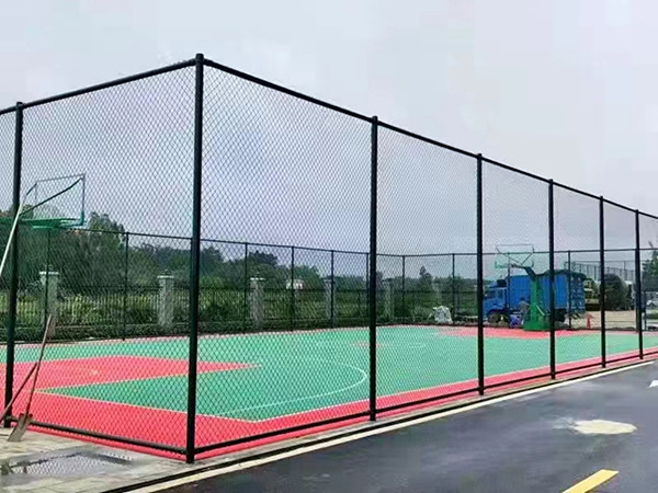 Hollow-shaped sports field fence installed on the sports field