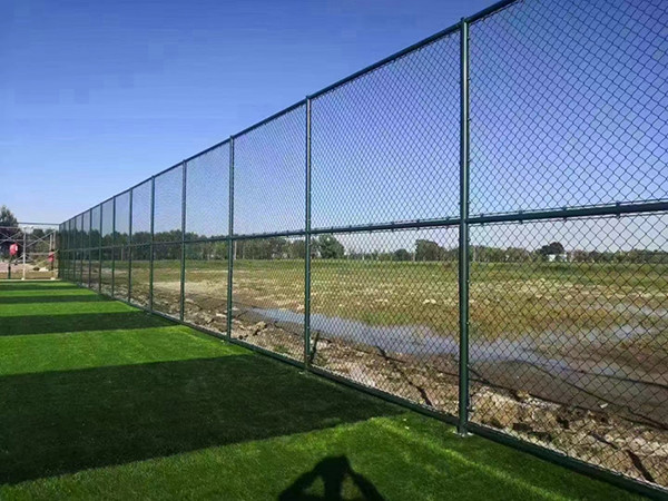 Stud link shaped sports fence installed on the sports field
